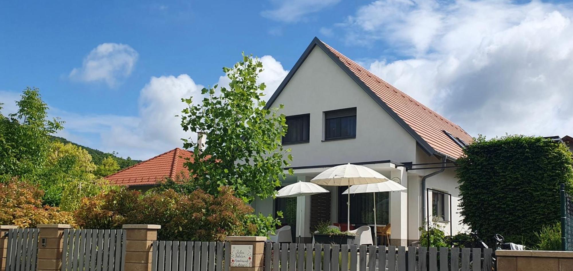 באלאטונפורד Relax Balaton Apartmanok מראה חיצוני תמונה